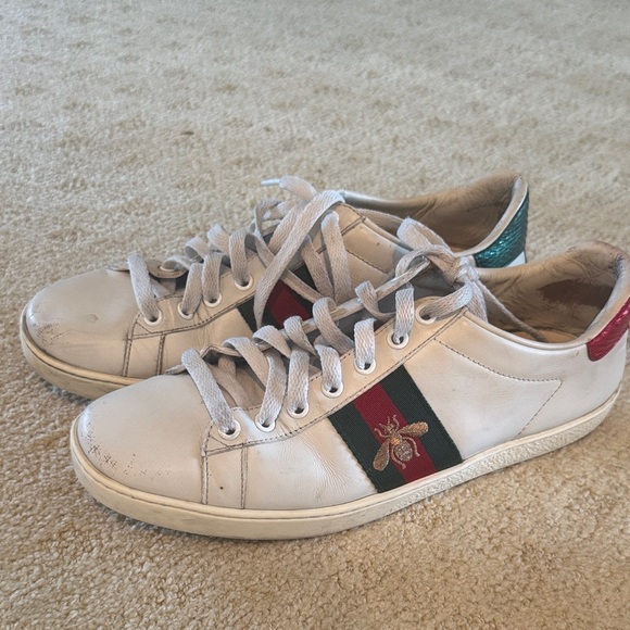 GUCCI USED SOME WEAR BUT STILL NICE - Picture 1 of 5